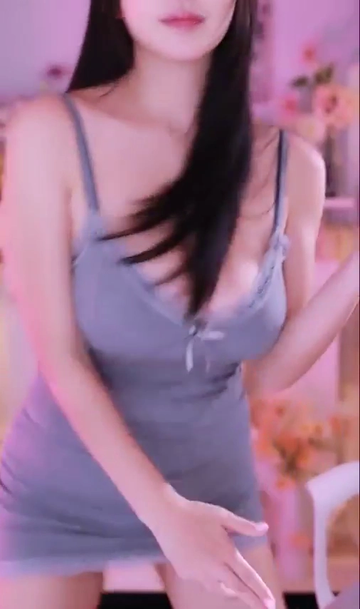 하리미 가슴골 원피스 위로 요동치는 댄스 리액션