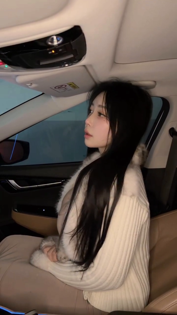 전지은 미드 노출 동탄 미시룩 입고 플러팅