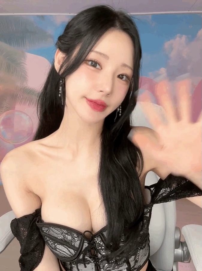 민서율 알가슴 봉긋한 란제리룩 오프솔더