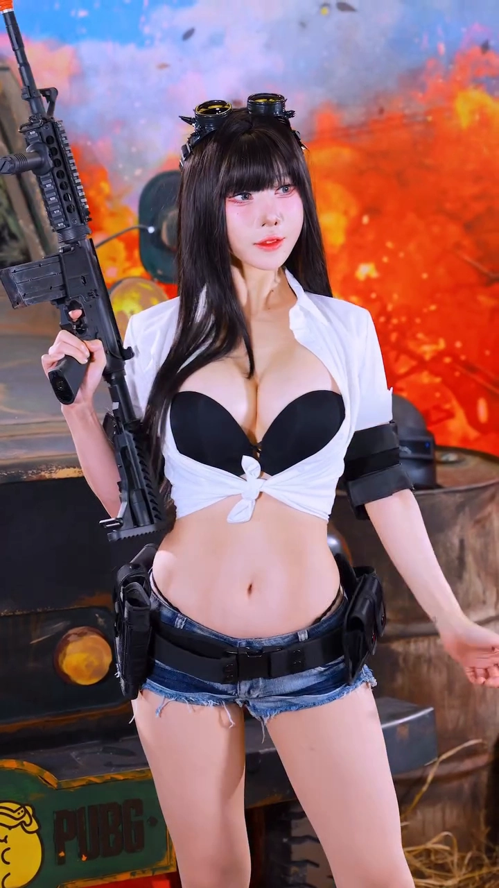 송주아 미드 볼륨 감당 안되는 묶은 흰셔츠