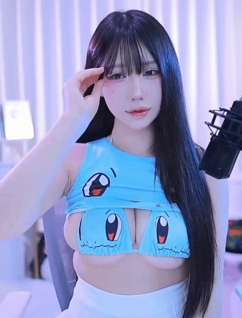 그릴래영 미드 사이즈에 비해너무 작은 꼬부기 비키니