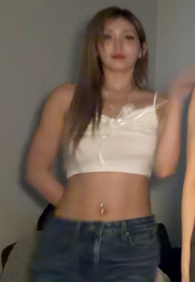 전소미 가슴 보기만 해도 말랑거리는 끈나시 무빙