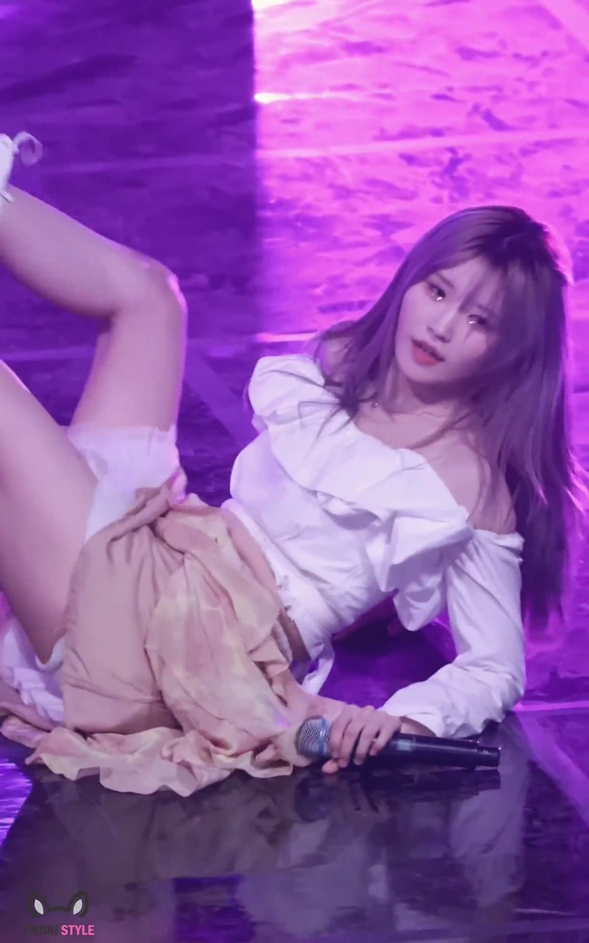 프로미스나인 송하영 야벅지 매력 발산 바닥 안무