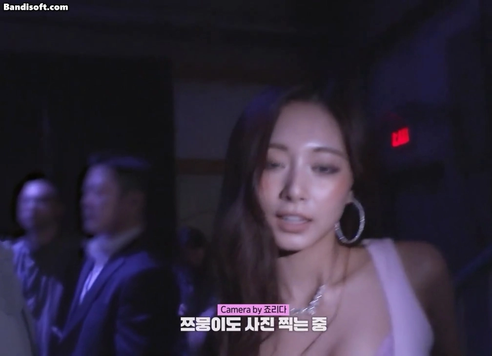 트와이스 쯔위 가슴골 잘모은 백스테이지