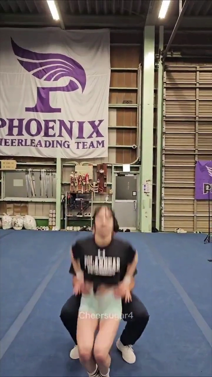 스시녀 도끼 선명한 치어리딩 영상 해외서 화제