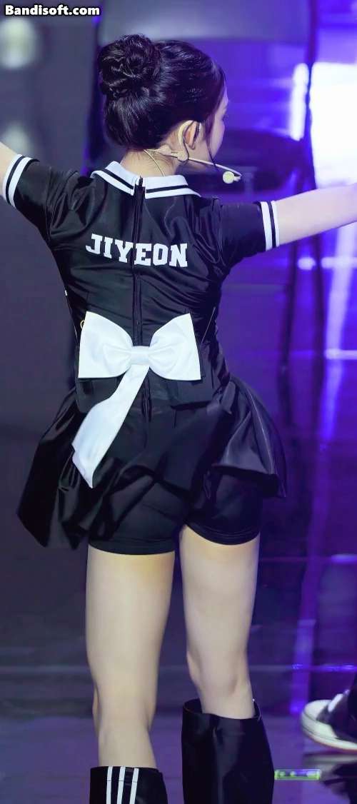 트리플에스 지연 팬티라인 턴 한 번에 시선 고정