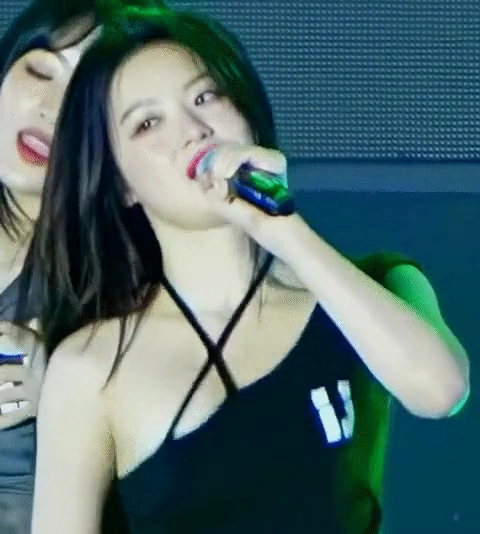 슈화 가슴 무빙 살아있는 홀터넥 물풍선 같은 자연 볼륨