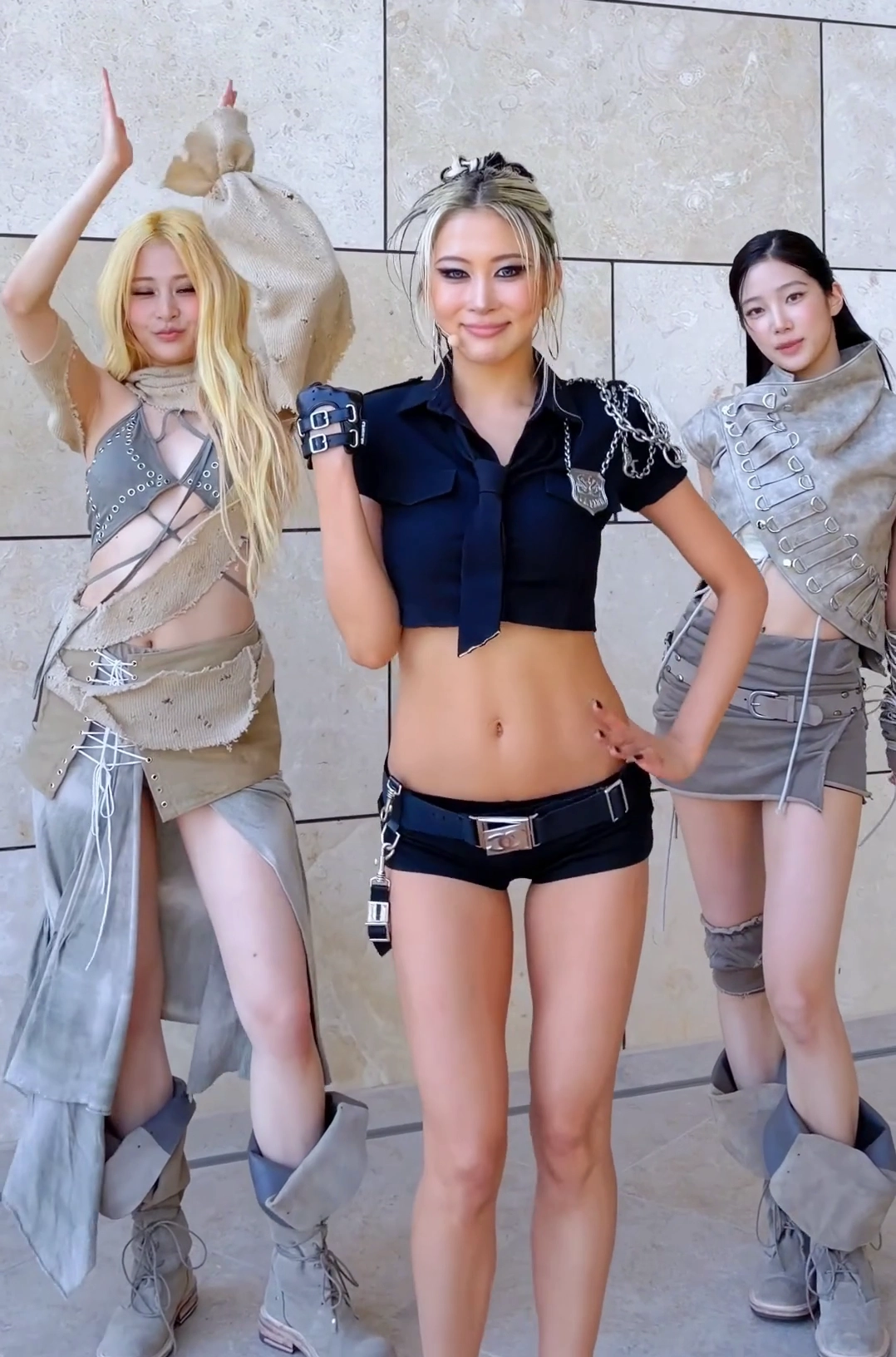 다영 밀착핏 크롭 여경 제복에 팬티급 한뼘 핫팬츠