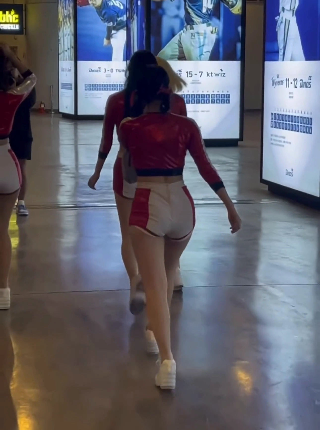치어리더 염세빈 뒤태 비교해봐도 엉덩이와 골반이 압도적