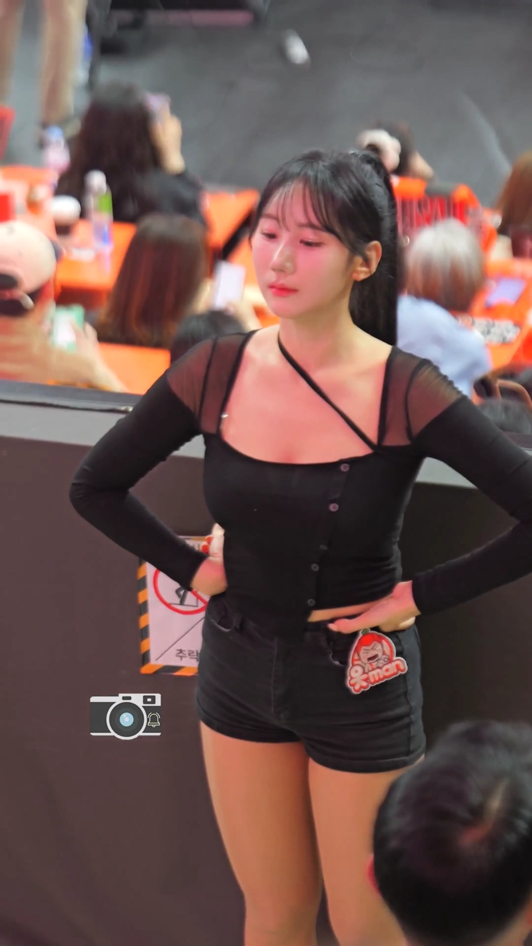 치어리더 감서윤 가슴골 원홀터넥 크롭티 방심한채 미 노출