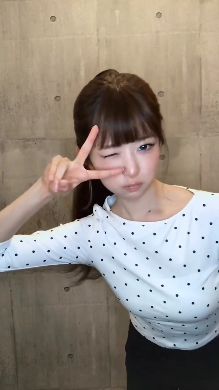 아이브 레이 가슴 포니테일에 크롭티 입고 귀여움 발사