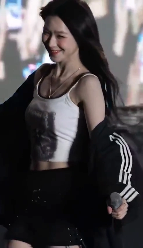 프나 백지헌 알가슴 대학축제서 끈나시 위 잔잔한 슴무빙