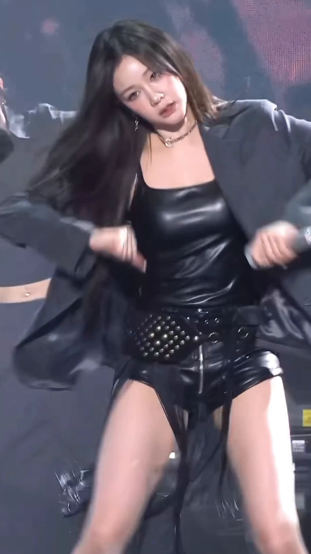 베몬 파리타 각선미 가죽핫팬츠 탄력적인 허벅지