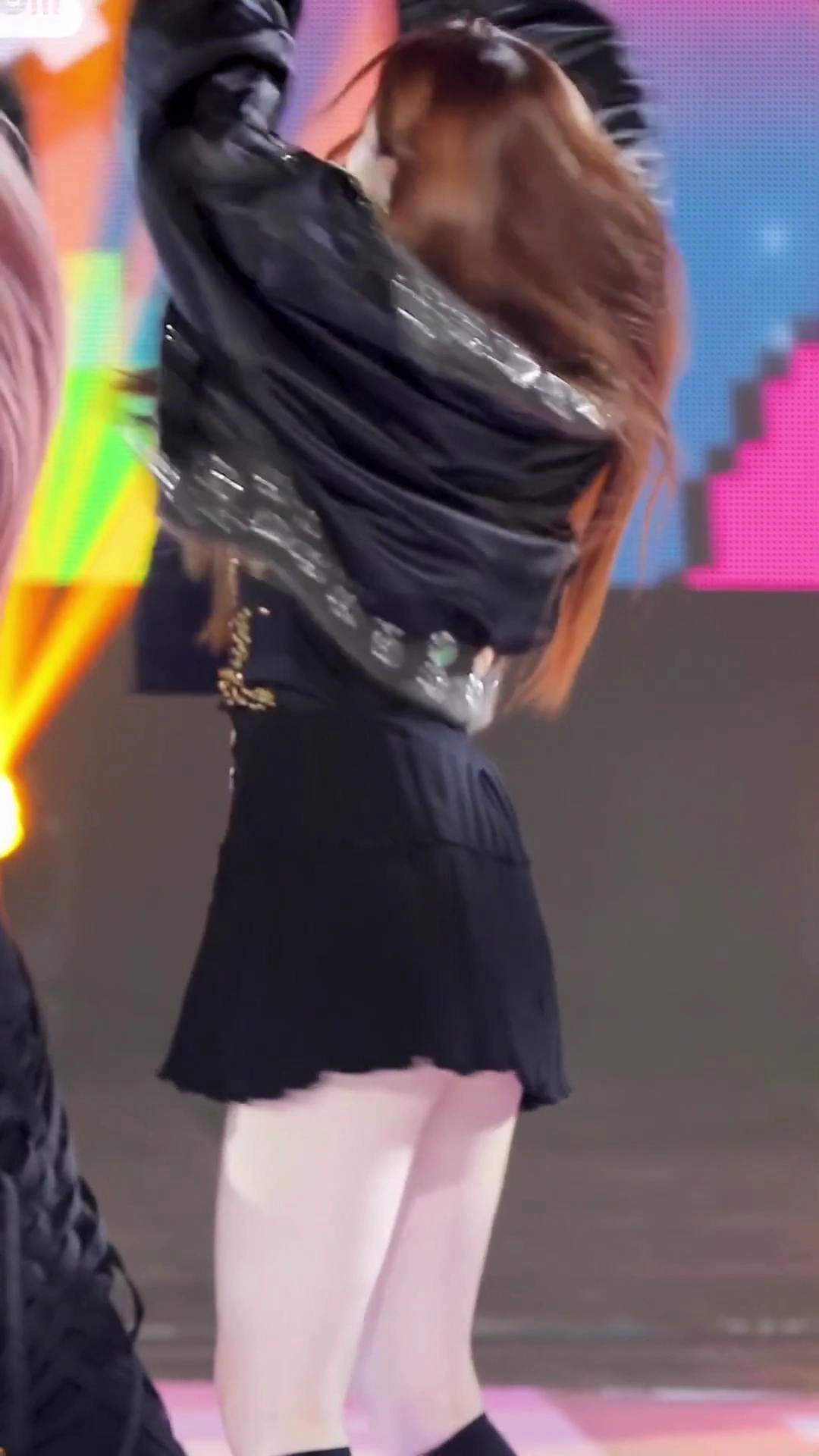 아일릿 민주 엉밑살 원피스 입고 턴도는중 노출