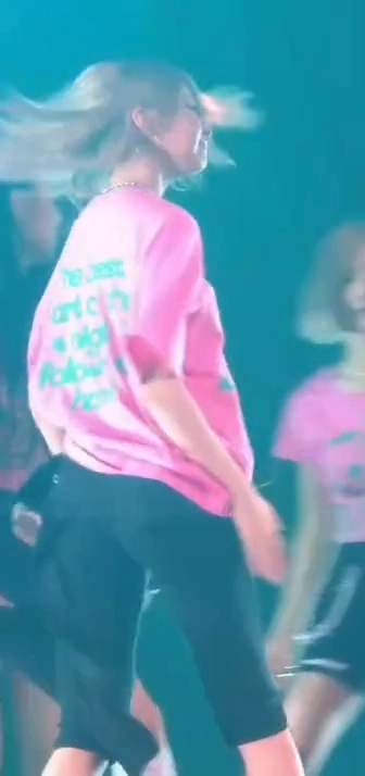 키키 하음  뒤태 핑크색티 7부 레깅스 쫀쫀한 엉덩이 라인