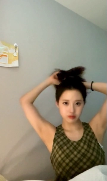 라잇썸 나영 나시 라방 중 겨드랑이 가슴골 플러팅