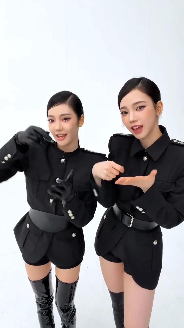 카리나 하의실종 검정 제복 롱부츠 Y존 꿀벅지 라인