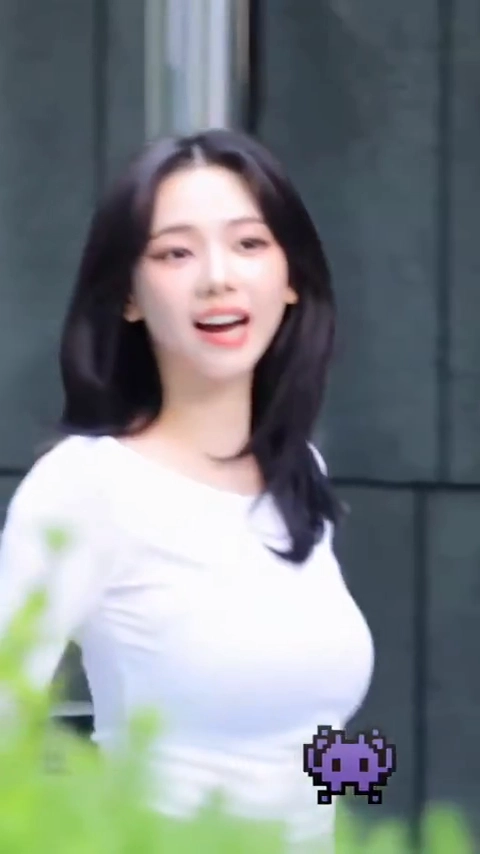 카리나 검정 튜브탑 브라 비치는 크롭티 묵직한 가슴
