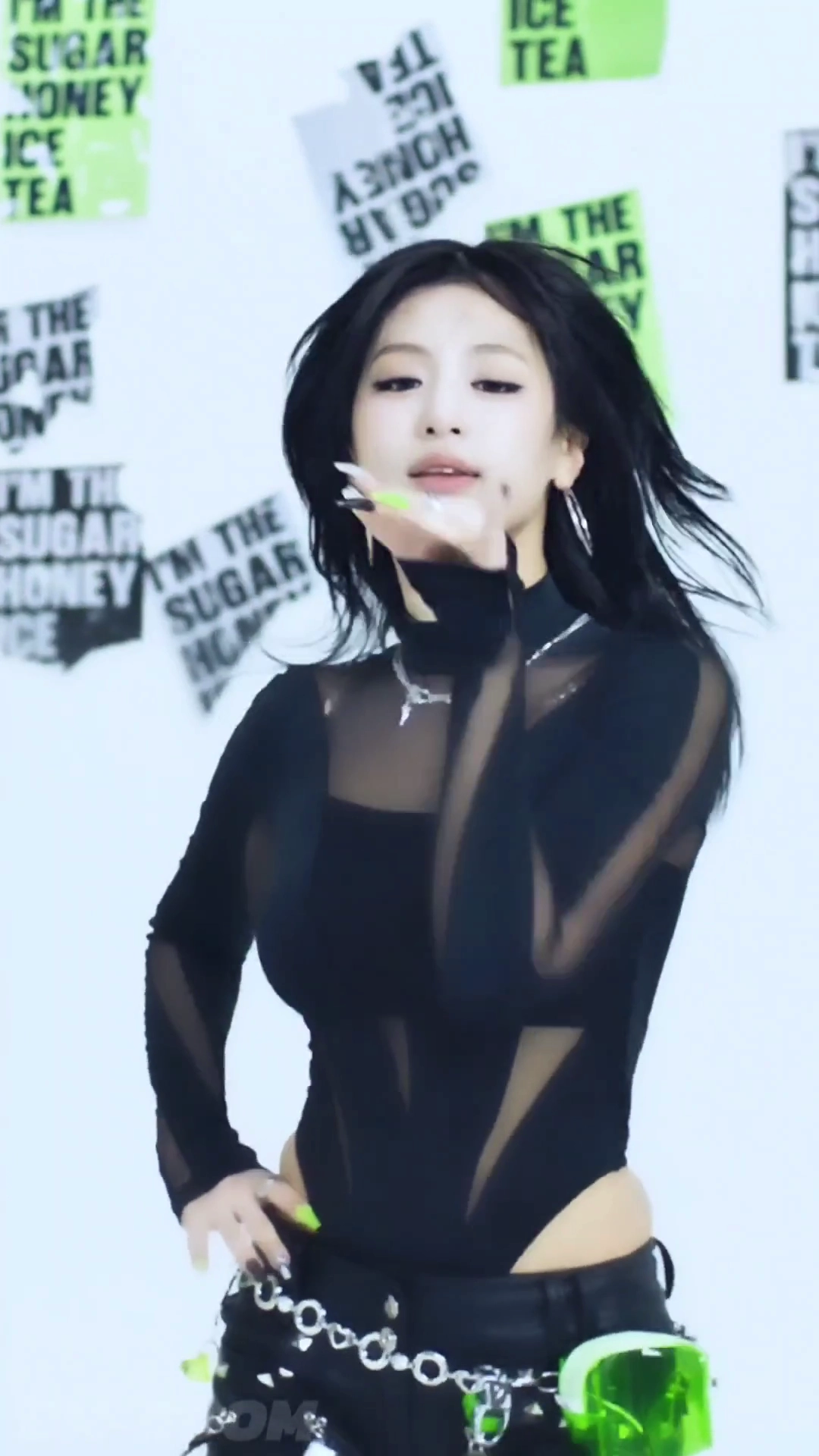 베몬 아현 검정 시스루 모노키니 의상 떨리는 가슴