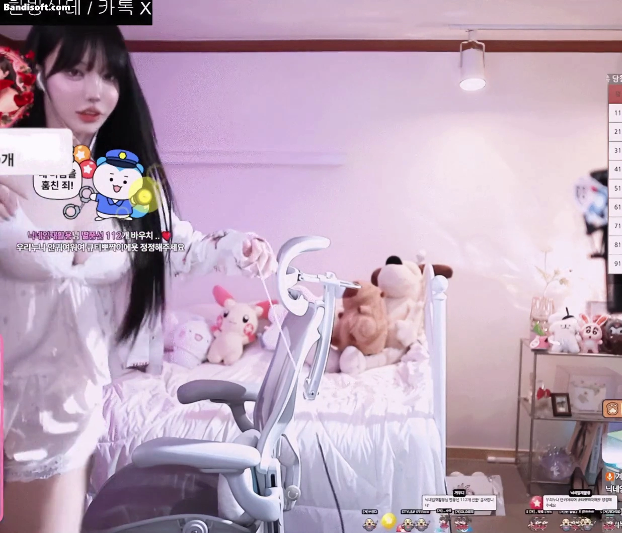 여캠 겨우디 실크 캐미솔 잠옷 입은채 F컵 슴부먼트