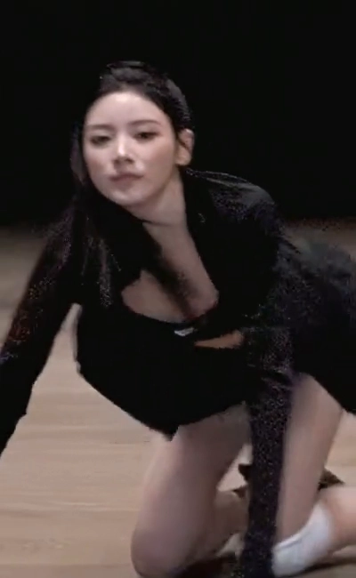 미야오 안나 검정 나이키 브라 가슴골 엉밑 노출