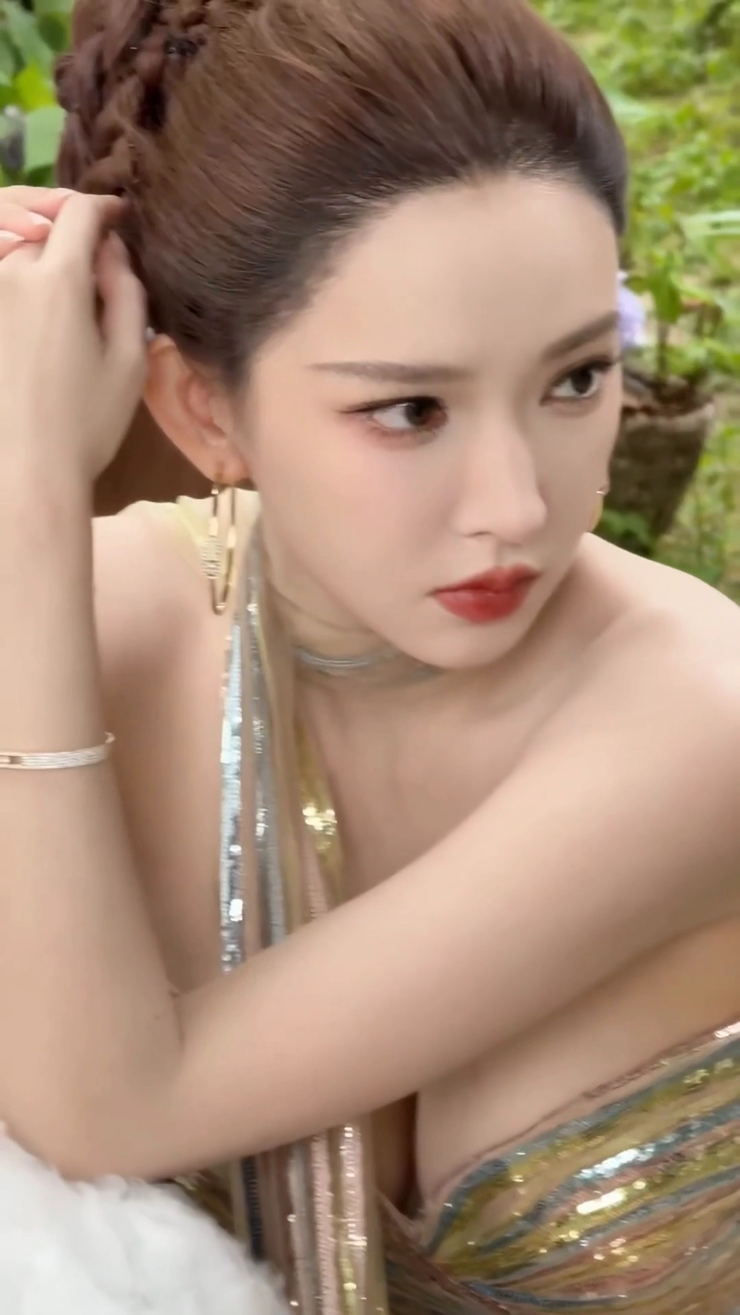 우주소녀 성소 반짝이 드레스 거유 가슴골