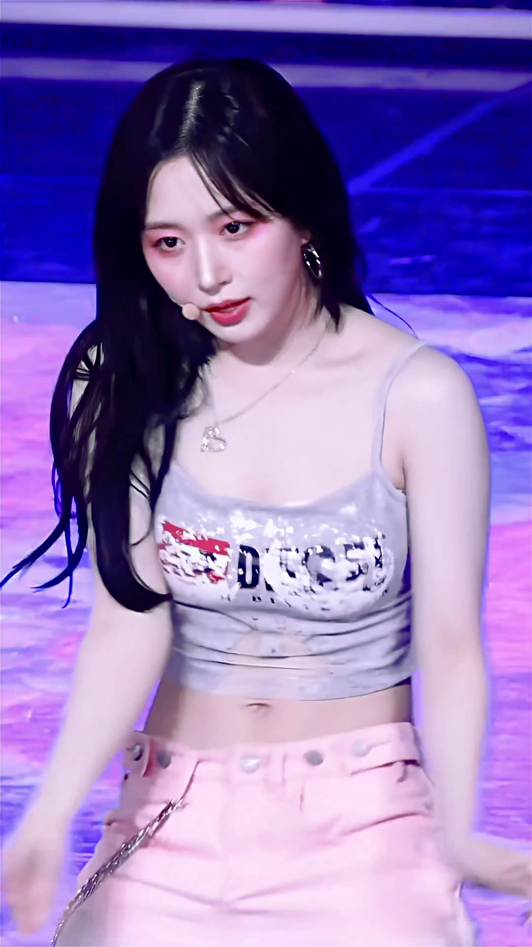 엔믹스 해원 끈나시 뭉클해지는 가슴골