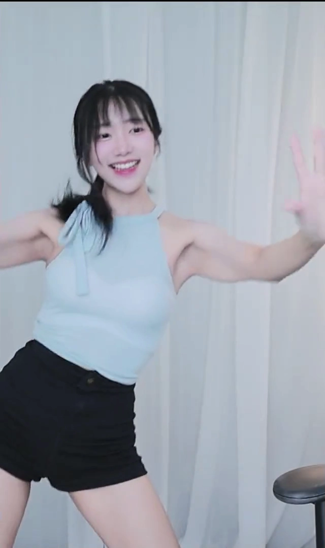 여캠 은서 브라 비치는 홀터넥 핫팬츠 엉밑